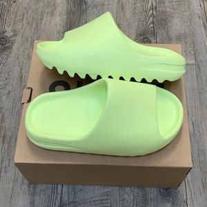 Yeezy Glow Green Size 5